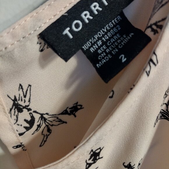 Torrid pastel pink top with black sparrows 2X - Picture 3 of 5